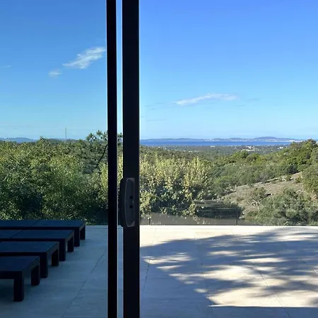Bouginvillees Climatisee Pour 12 Personnes Avec Piscine Chauffee Et Vue A *