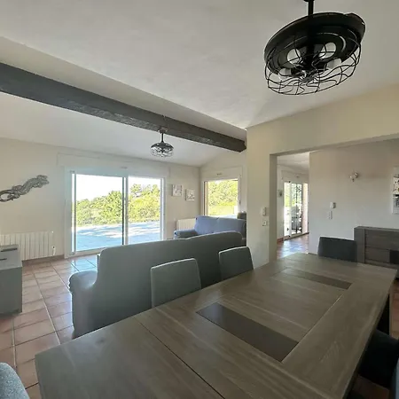 Bouginvillees Climatisee Pour 12 Personnes Avec Piscine Chauffee Et Vue A Villa