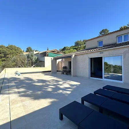 Bouginvillees Climatisee Pour 12 Personnes Avec Piscine Chauffee Et Vue A Villa